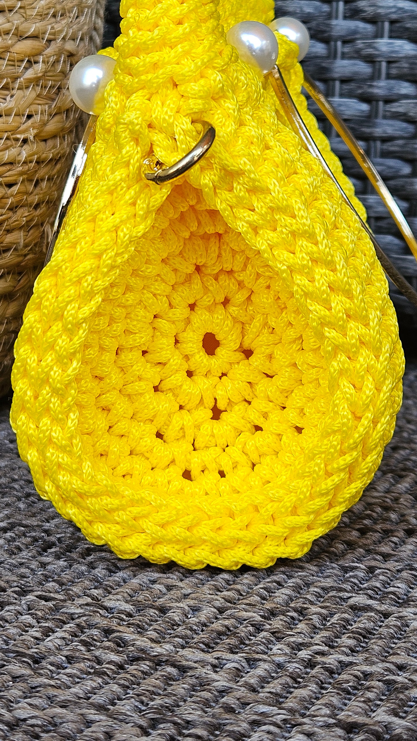 detall lateral bolso crochet