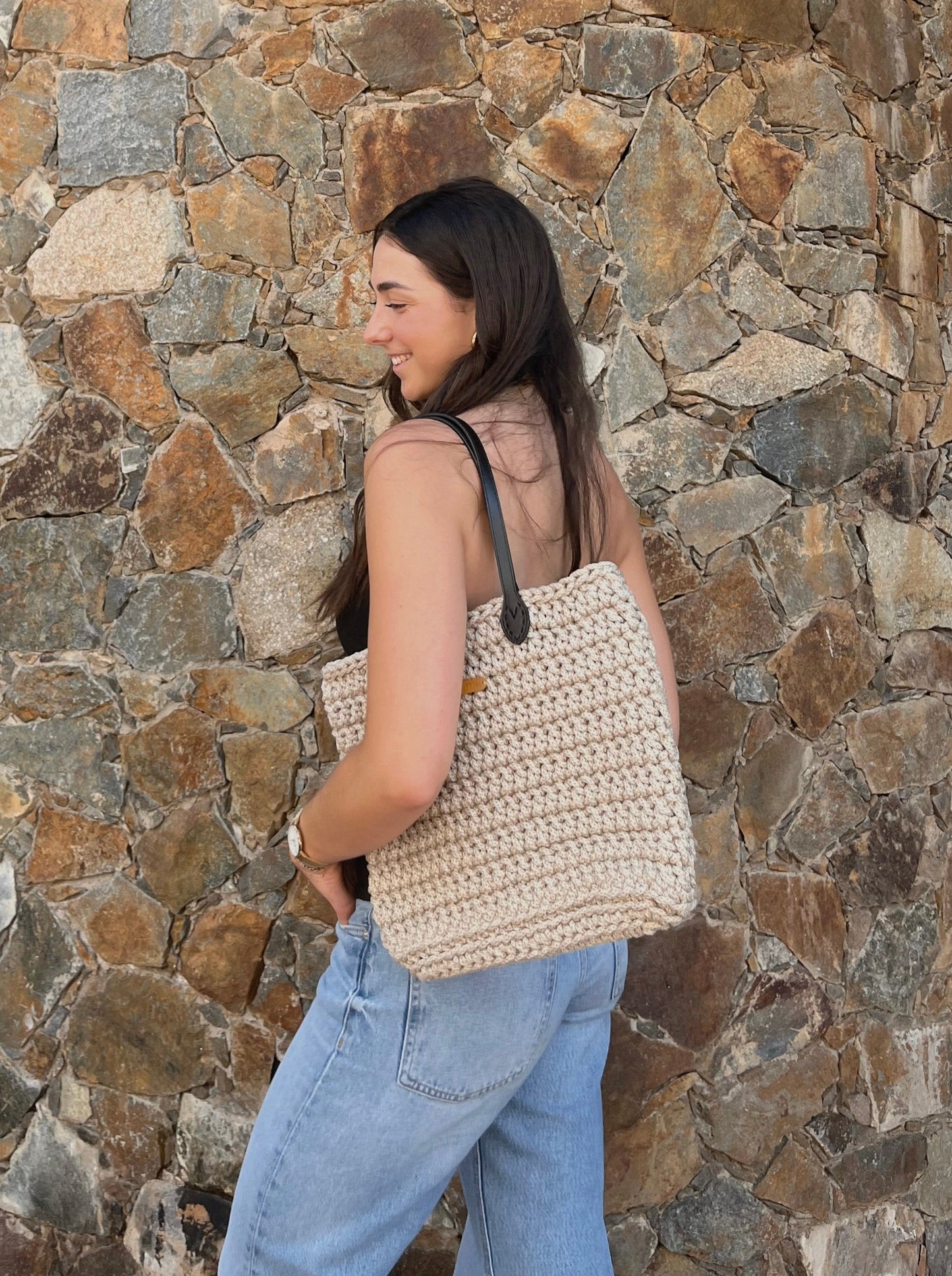 foto posado bolso crochet