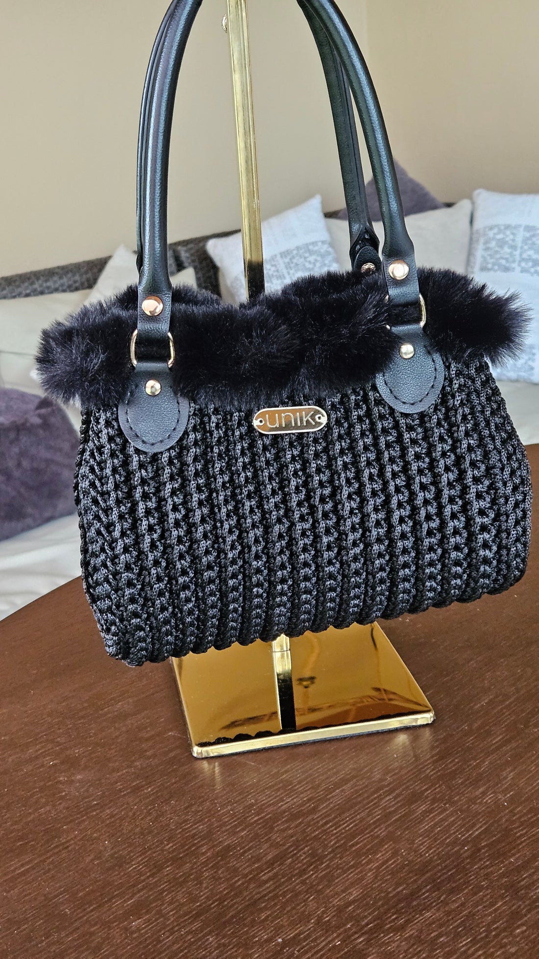 Procés de creació del model NORDIC

Cada bolso NORDIC neix d’un procés totalment artesanal. 

Treballem a mà, sense presses, posant especial atenció a la qualitat, la textura i l’acabat final, perquè cada bolso sigui únic i durador.

NORDIC és el reflex de la nostra manera de crear: dissenys atemporals, materials cuidats i molta dedicació.